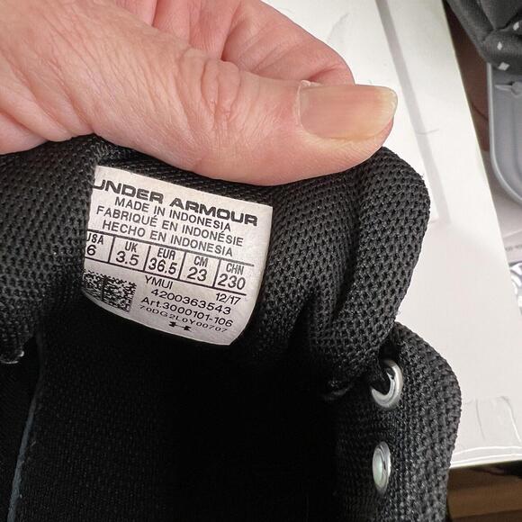 Under Armour Micro G Pursuit Gray Sneakers Size 6 Model 3000101-103 - Picture 2 of 9